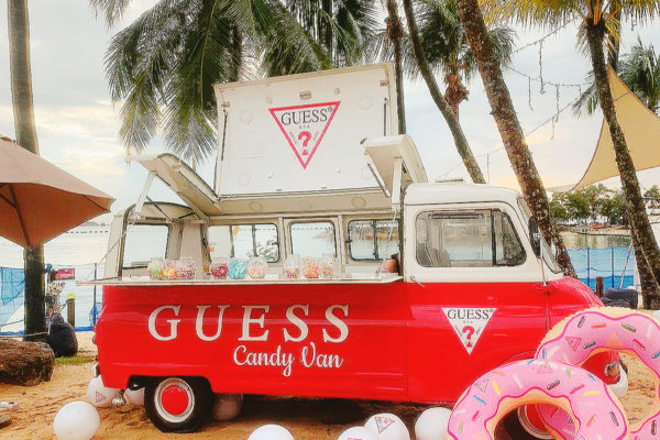 English BMC Open Roof_Guess Candy Van (1)