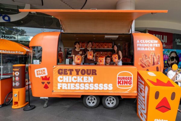 events truck roving sampling and advertising booth